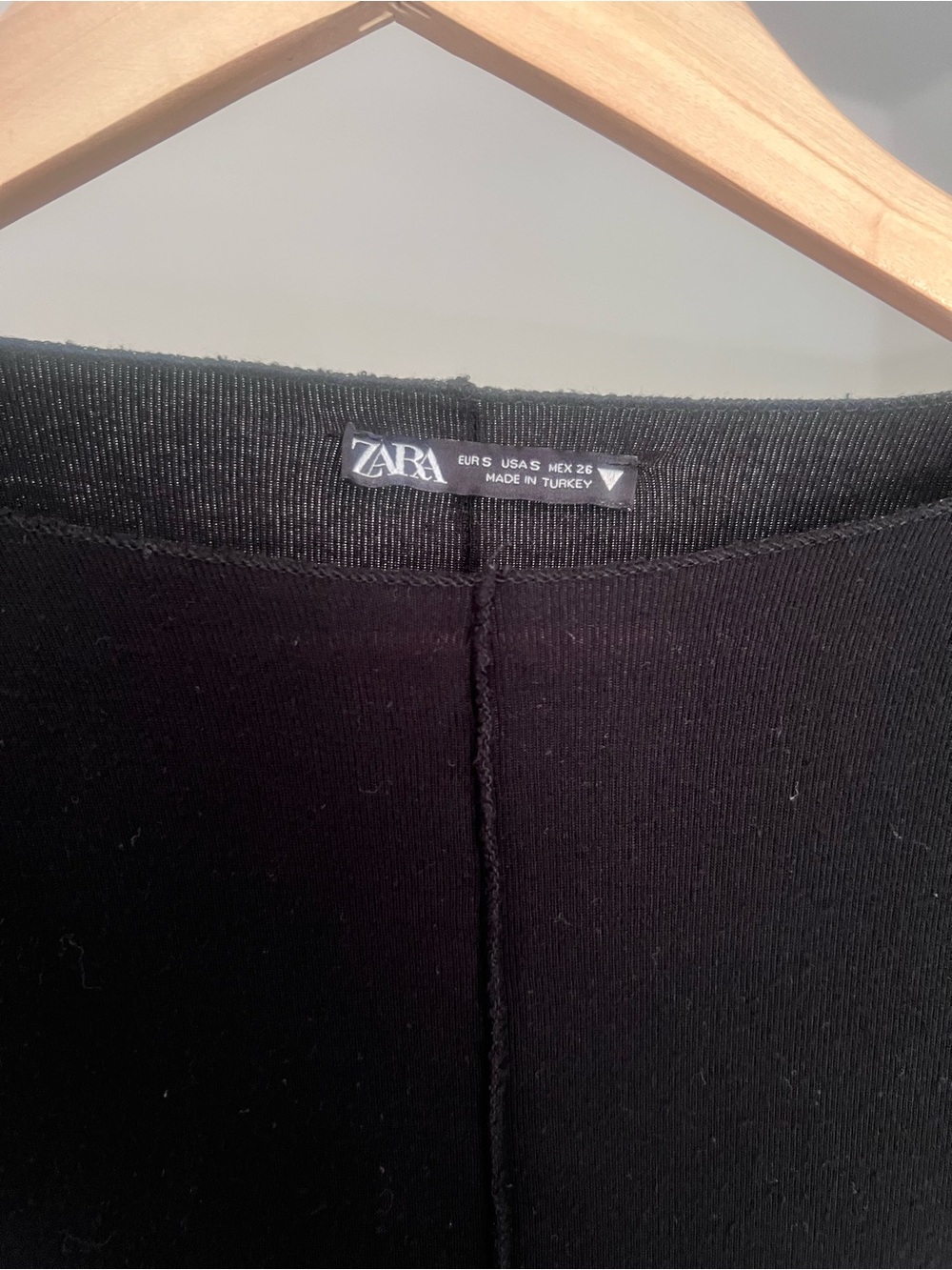 Zara Black Long-Sleeve Cropped Top - Slim Fit - Picture 3 of 6